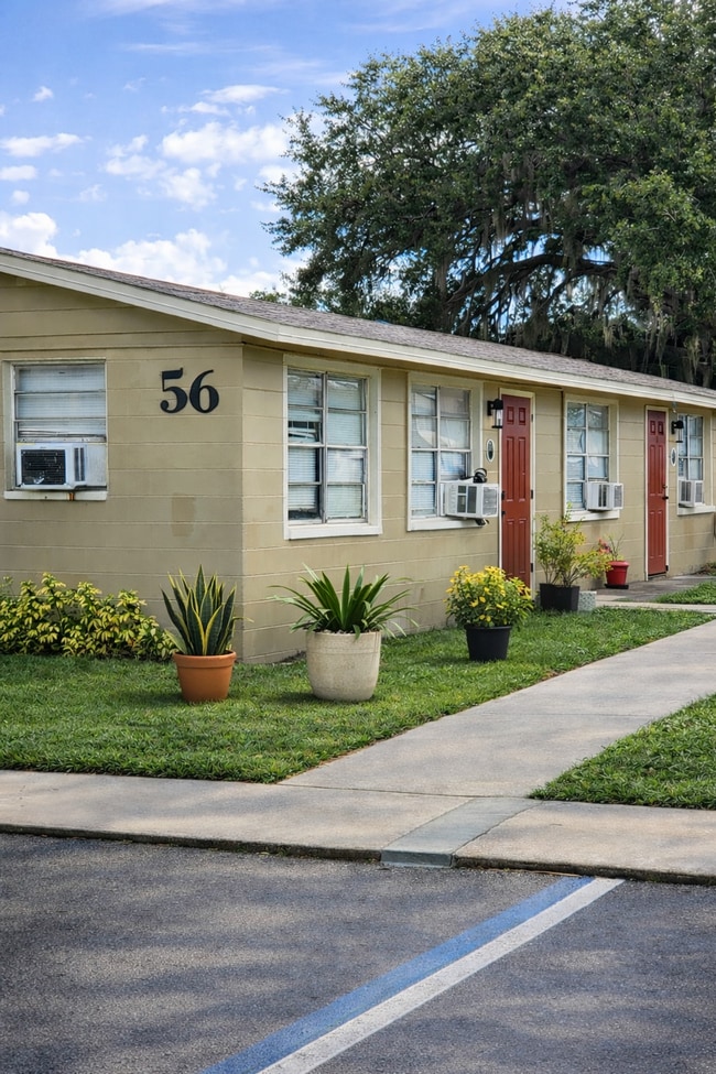 Building Photo - Oak Leaf Apartments