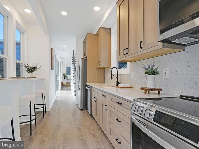 Foto del edificio - 1738 Glick Ct NW