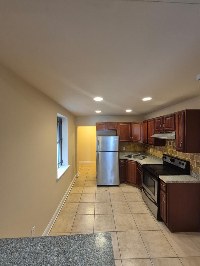 Photo - 4 Bed/1.5 Bath Steps from Temple University House