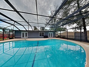 Building Photo - 433 Verb St