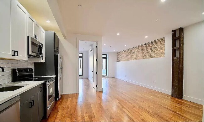 Building Photo - 309 Weirfield St