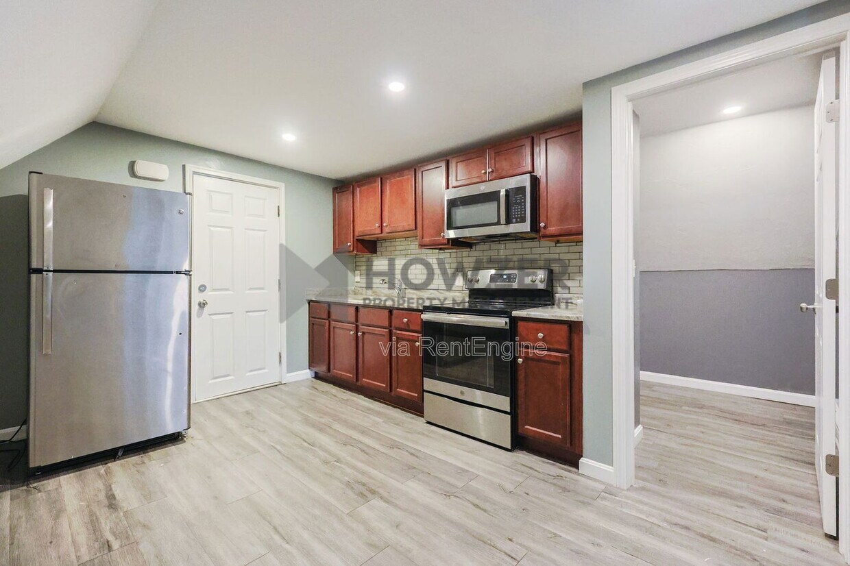 Primary Photo - 4 E Broadway