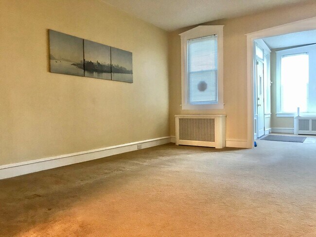 Building Photo - Beautiful 3-Bed Townhome in Mayfair with G...