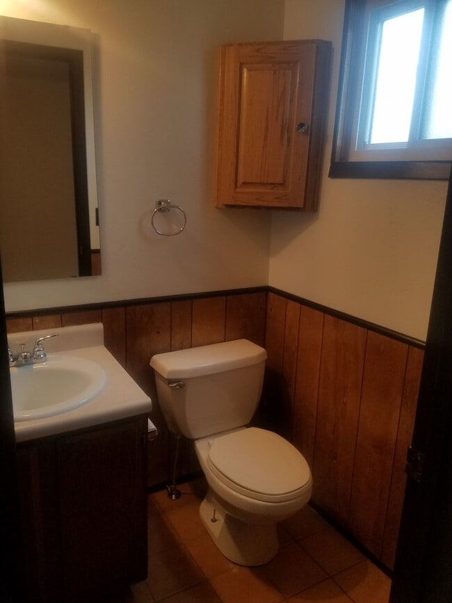 Building Photo - 3 Bed 2.5 bath townhome in Ammon right beh...
