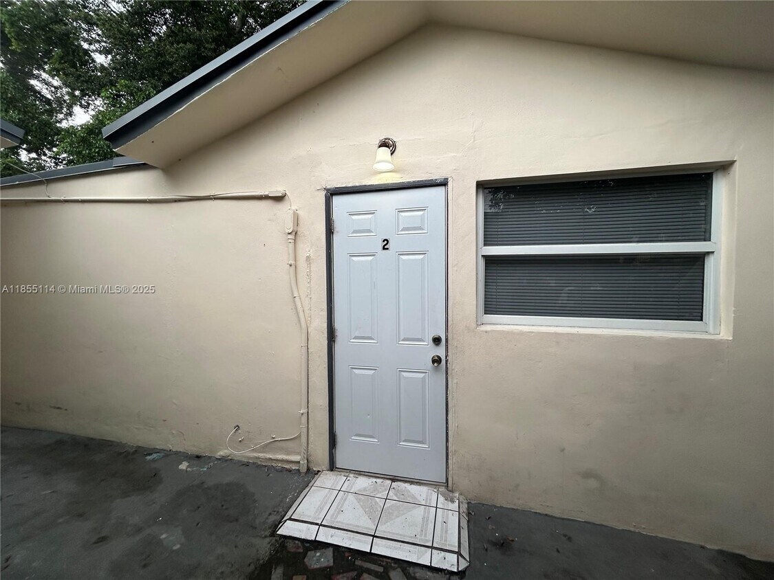 Primary Photo - 1872 NW 1st St