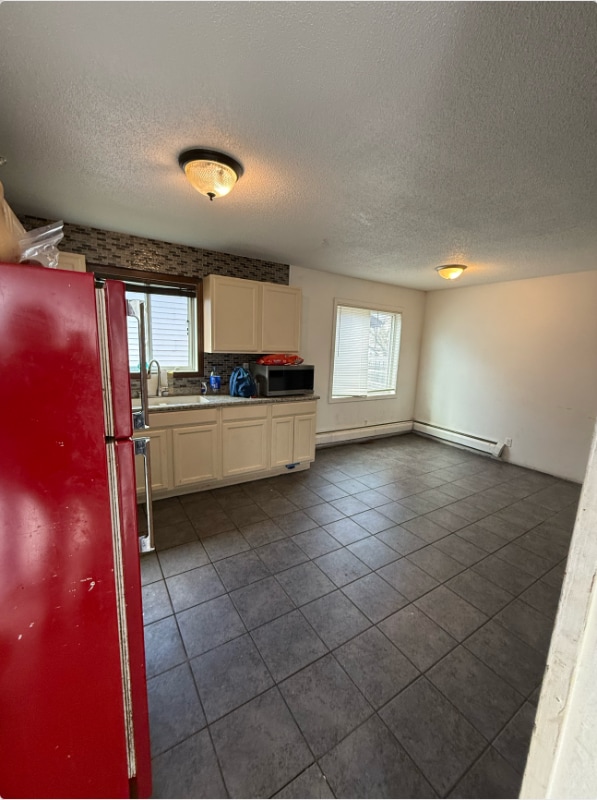 Building Photo - 715 Dewey Ave N