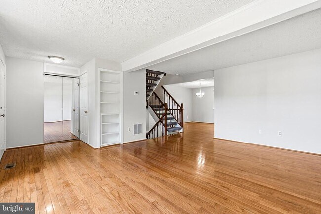 Foto del edificio - 4600 Brentleigh Ct