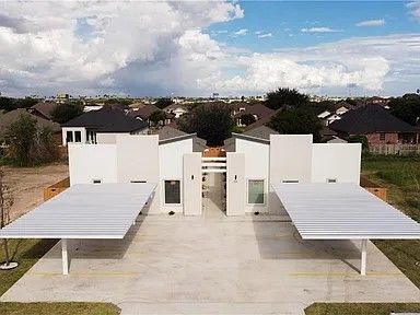 Foto del edificio - 705 Deanne Dr