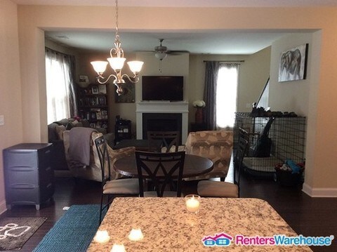 Foto del edificio - Stunning 3 Bedroom in West Highland!