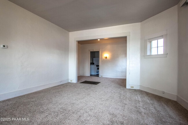 Building Photo - 128 Grove Ave