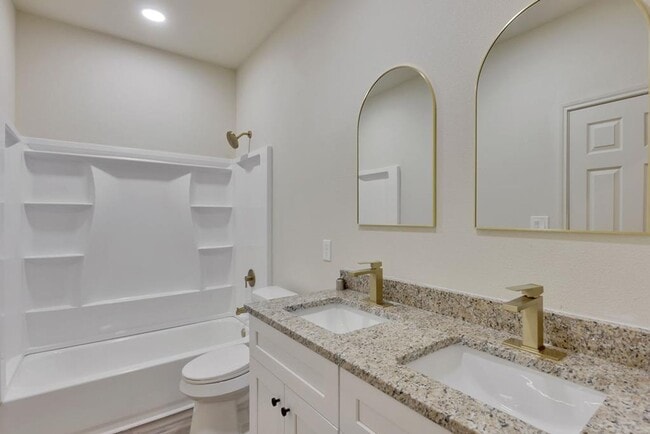 Building Photo - 1018 N Eva Ave