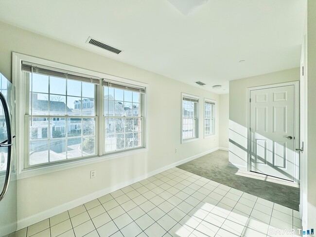 Photo - 54 Fairgate Dr Townhome