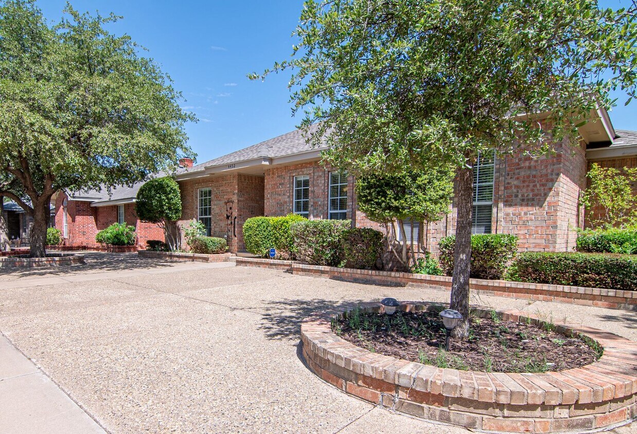 Foto principal - 4432 Lanham St