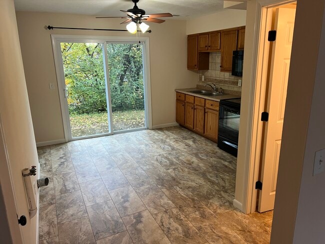 Building Photo - 405 W Collinsville Rd