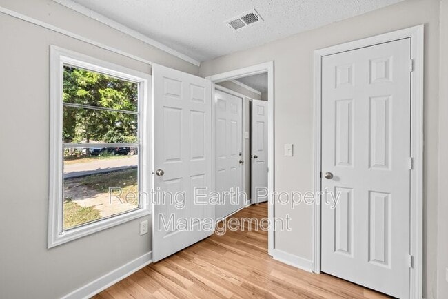 Building Photo - 2313 20th St N