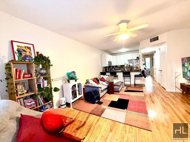 Building Photo - 31-26-31-12 12th St