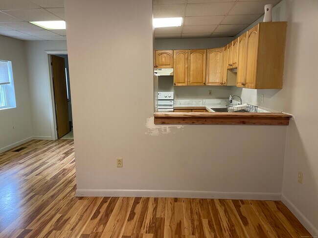 Foto del edificio - 260 Raymond Hill Rd