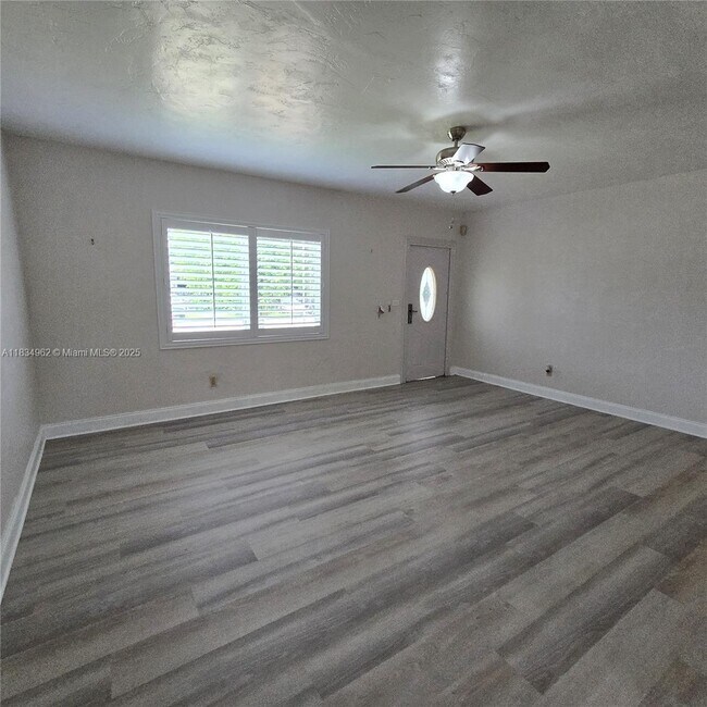 Building Photo - 6428 SW 39th St