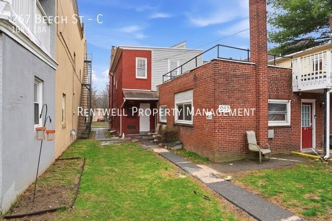 Building Photo - 267 Beech St