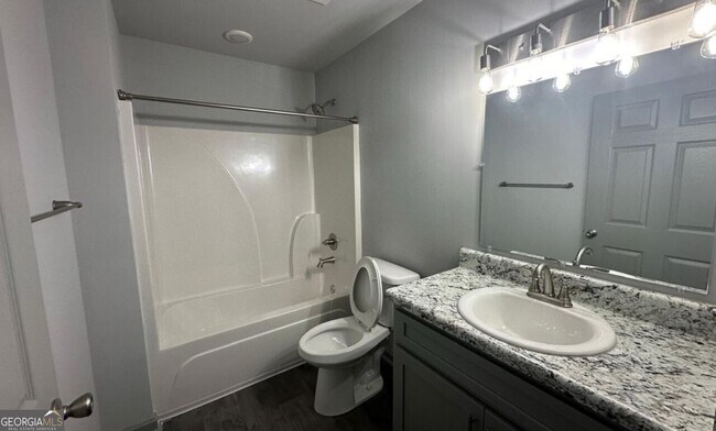 Building Photo - 3304 Fairington Village Dr