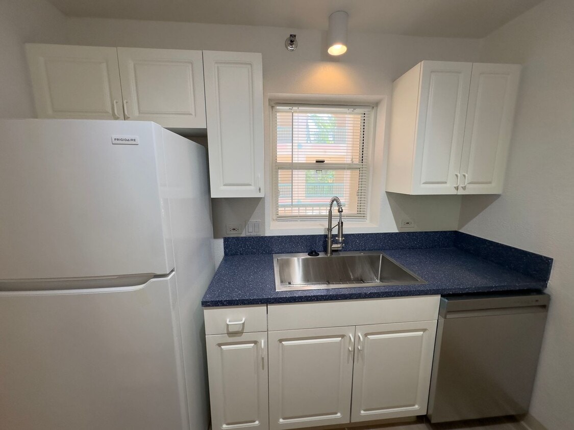 1090 Ala Napunani St Unit 201, Honolulu, HI 96818 Condo for Rent in