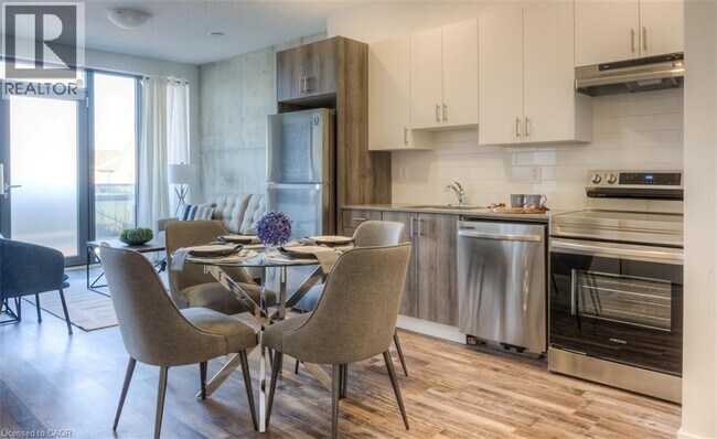 Photo du bâtiment - 1442 Highland Rd W