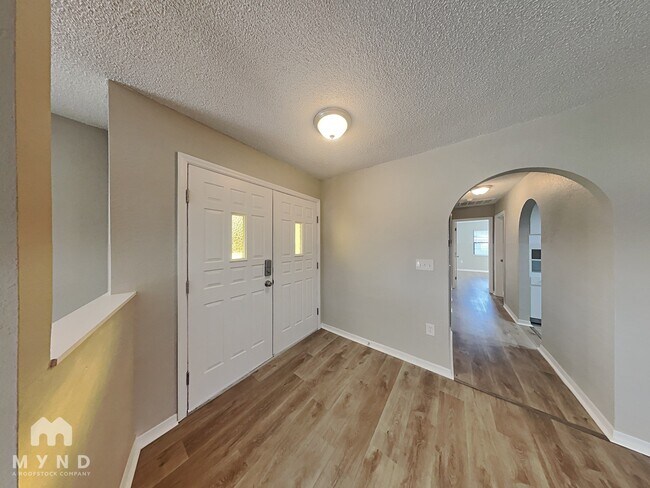 Building Photo - 10327 Lansfield St