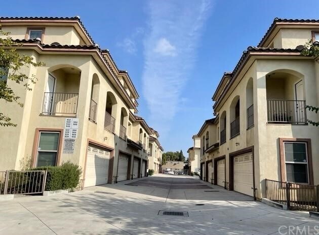 Foto principal - 968 S Highland Ave