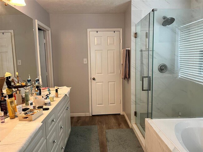 Foto del edificio - 4955 Sentry Woods Ln