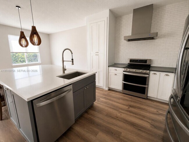 Foto del edificio - 709 Bald Cypress Rd