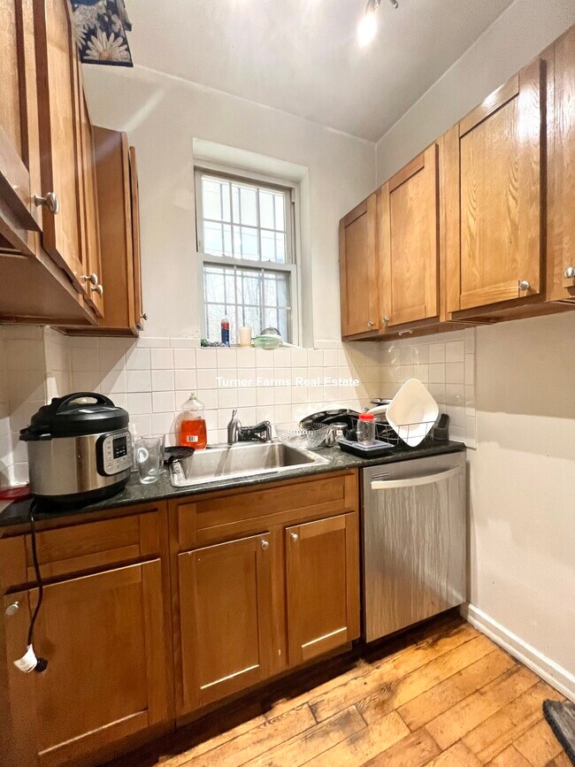 Building Photo - 16 Copenger St