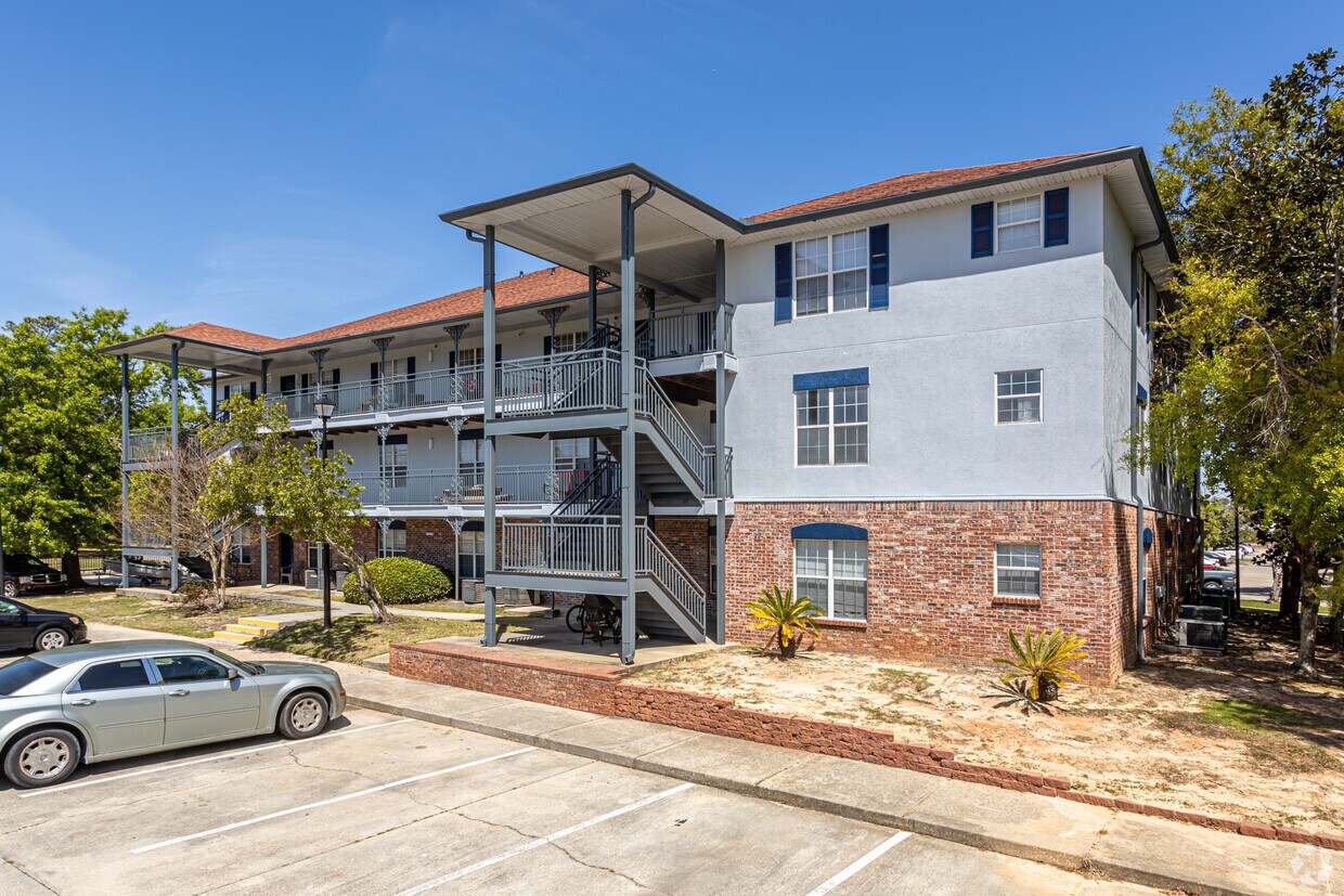 Royal Gulf Apartment Homes Apartments in Biloxi, MS