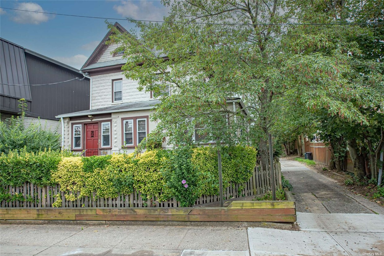 Primary Photo - 558 Broadway