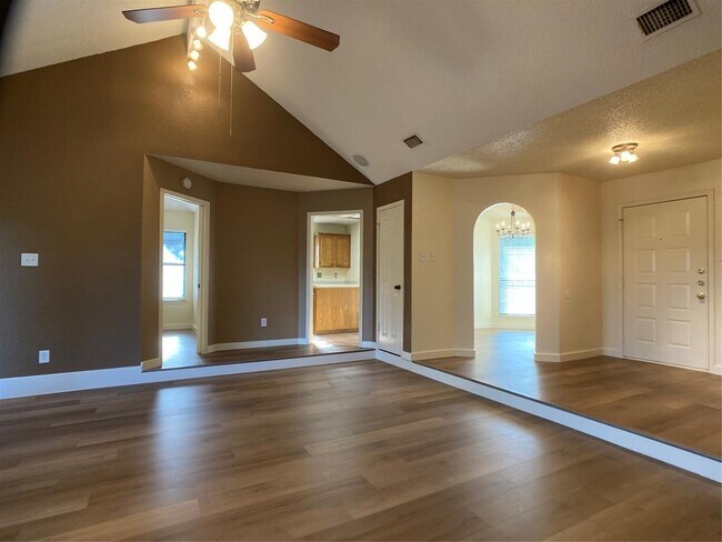 Foto del edificio - 427 Maple Run Dr