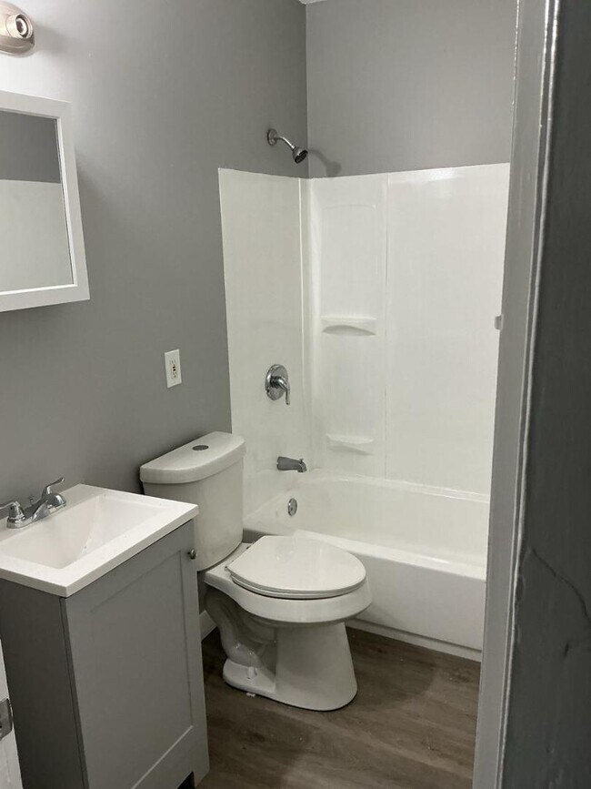 Foto del edificio - 3412 E 123rd St