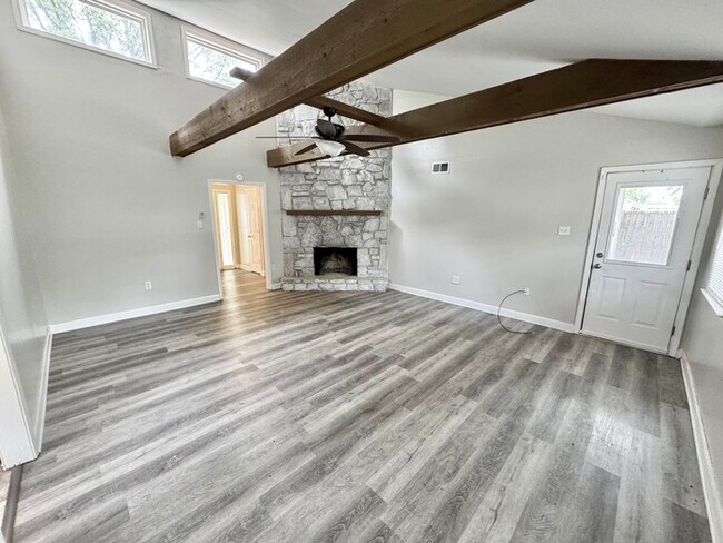 Building Photo - 5785 Willow Springs Dr