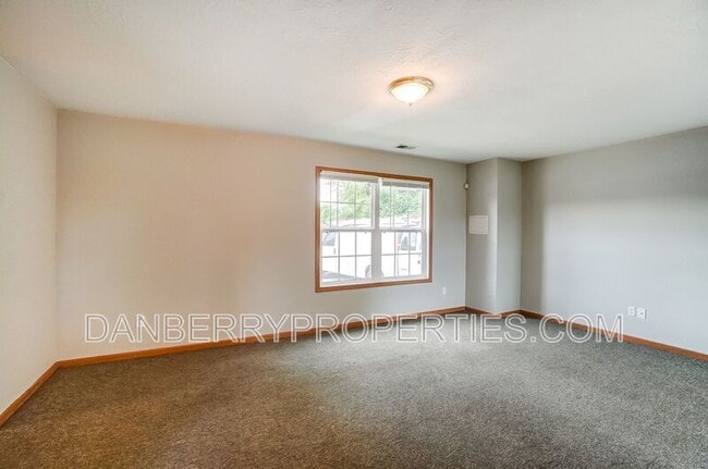 Building Photo - 1103 N Byrne Rd