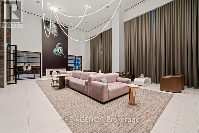 Building Photo - 39 Roehampton Ave