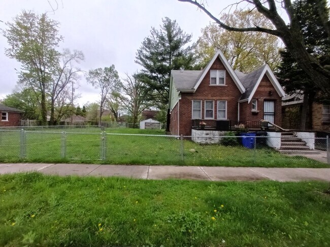 Foto del edificio - 4 bedroom 2 bath brick colonial NOW AVAILA...