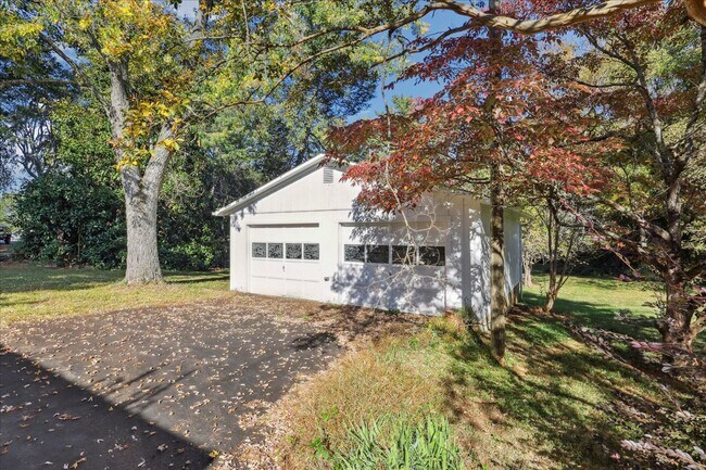 Building Photo - 3766 Clemmons Rd