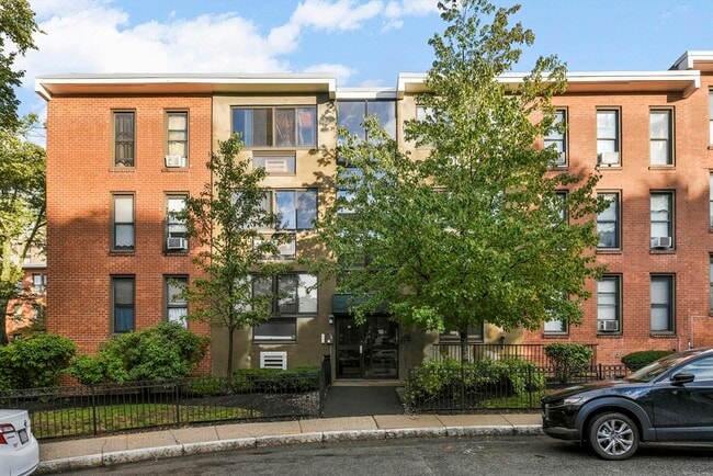 Foto del edificio - 18 Juniper St