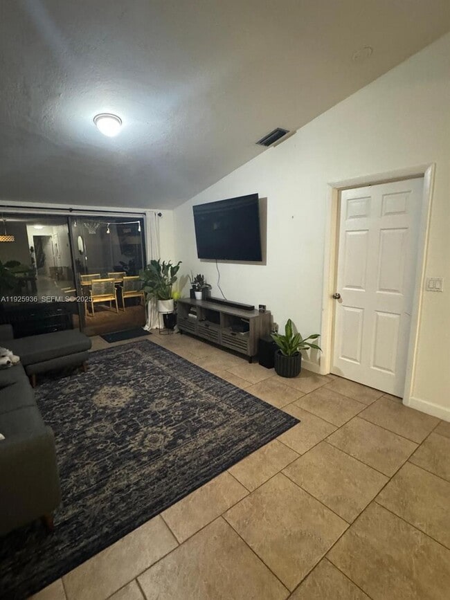 Building Photo - 10161 SW 137th Ct