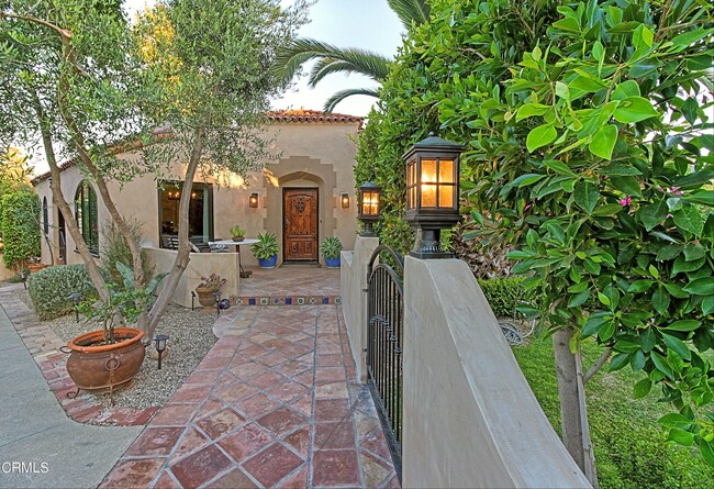 Building Photo - 28 Encinal Pl