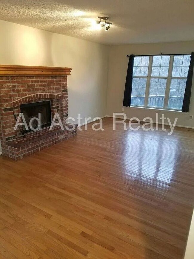 Building Photo - Beautiful two story home in Merriam-Availa...