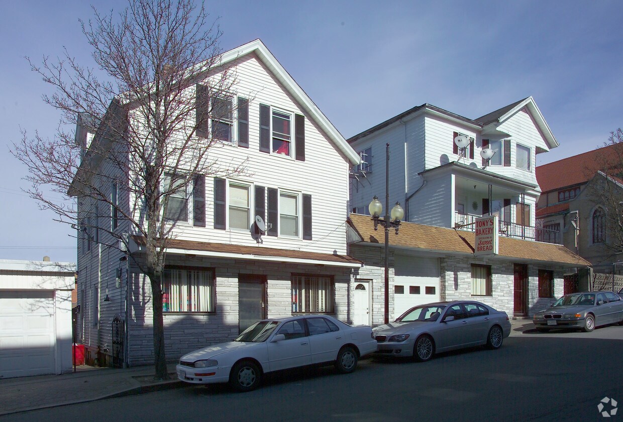 Building Photo - 186-194 Columbia St