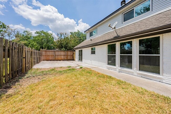 Building Photo - 6215 Portal Dr