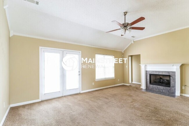 Foto del edificio - 3 Bedroom Pet-Friendly Home in Collierville, TN with Main Street Renewal