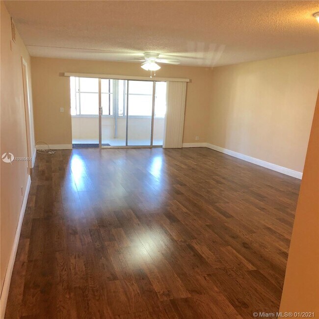 Building Photo - 650 SW 124th Terrace