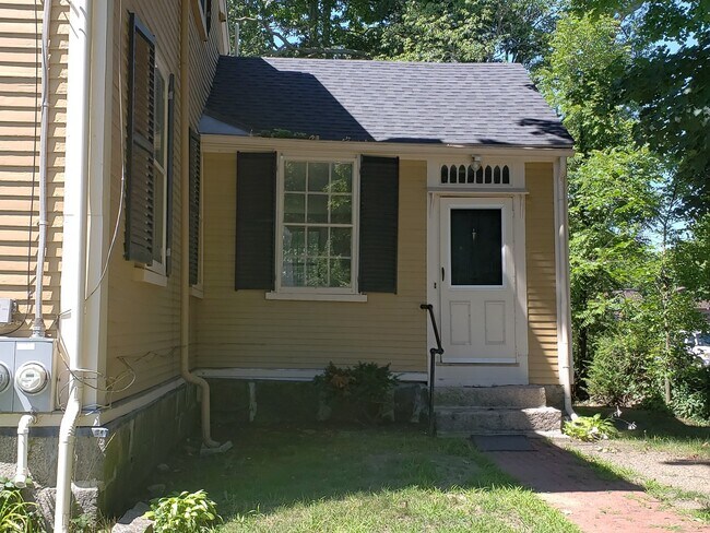 Building Photo - 360 N Main St