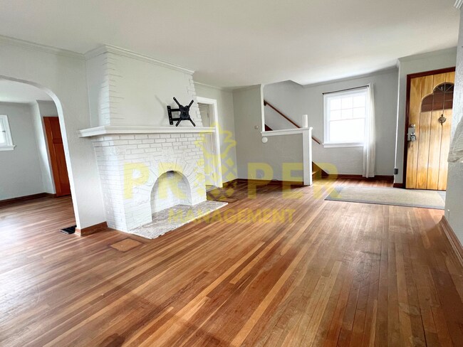 Building Photo - 3 bedrooms 1 bathrooms house for rent